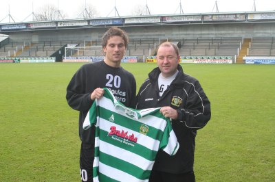 Aaron Davies signs for Yeovil