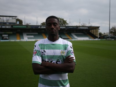 Jordi Hiwula signs