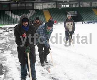 20101224 - Snow clearing christmas eve 010web.jpg