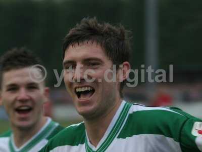 20041204 - gasll and jevo celebrate v histon1.jpg